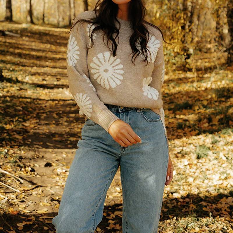 Flower Cozy Sweater – Boho-Flair trifft auf Herbst-Gemütlichkeit
