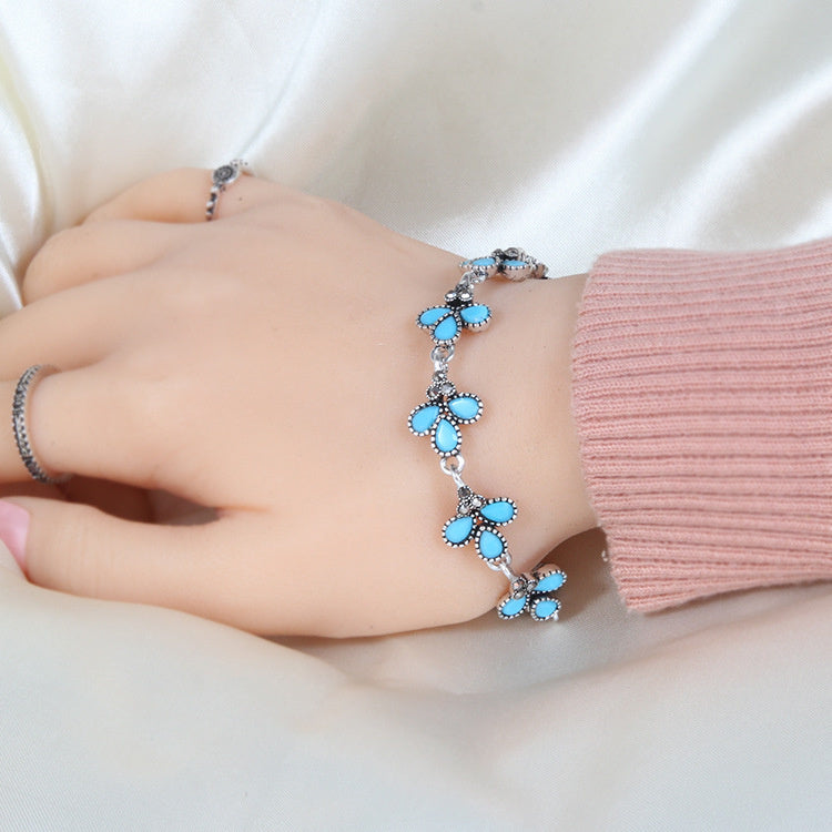 Rotes Vintage Dreiblatt-Armband für Damen – stilvolle Legierung
