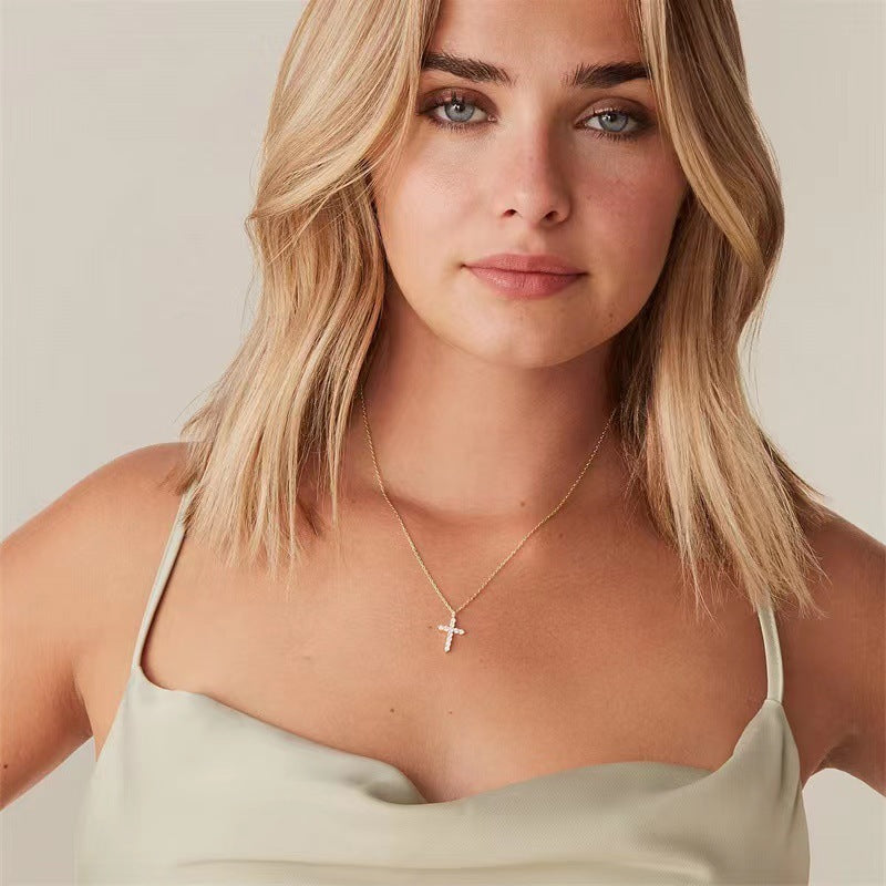 Silberne Luxus Kreuz Halskette für Damen – geometrisches Design